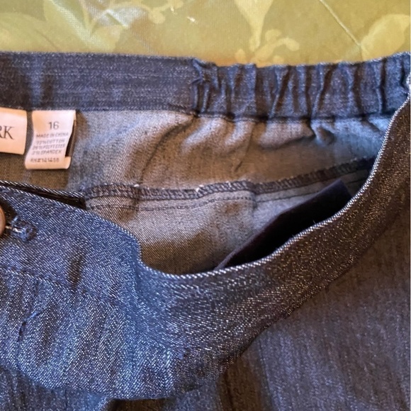 CALI and York straight leg size 16 jeans with elastic at waist band in back - Picture 6 of 7